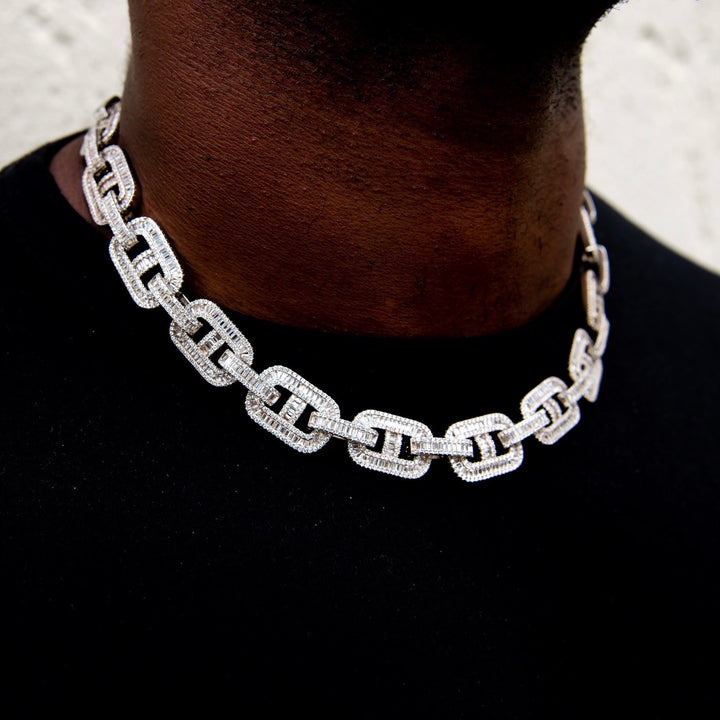Model Wears The Baguette Gucci Link - White Gold (15mm)