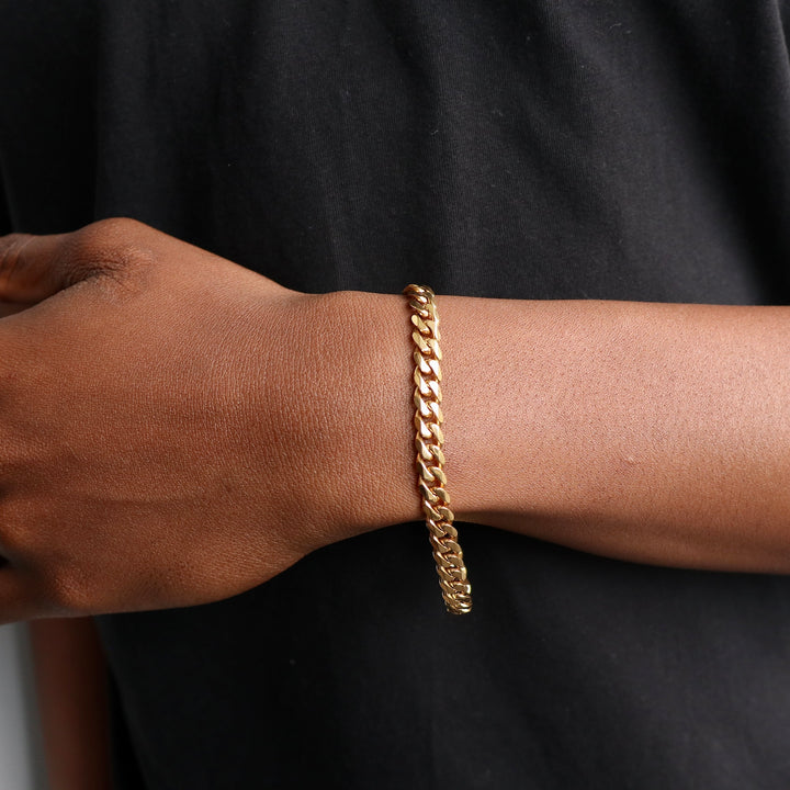 Model Wears The Miami Cuban Link Bracelet - Gold (7mm)