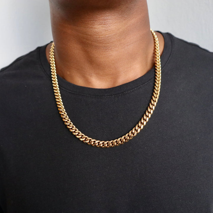 Model Wears The Miami Cuban Link Chain w/ Box Clasp - Gold (8mm)
