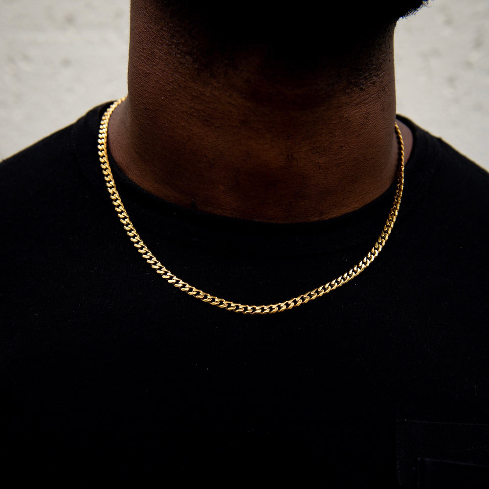 Model Wears The Miami Cuban Link Chain - Gold (5mm)