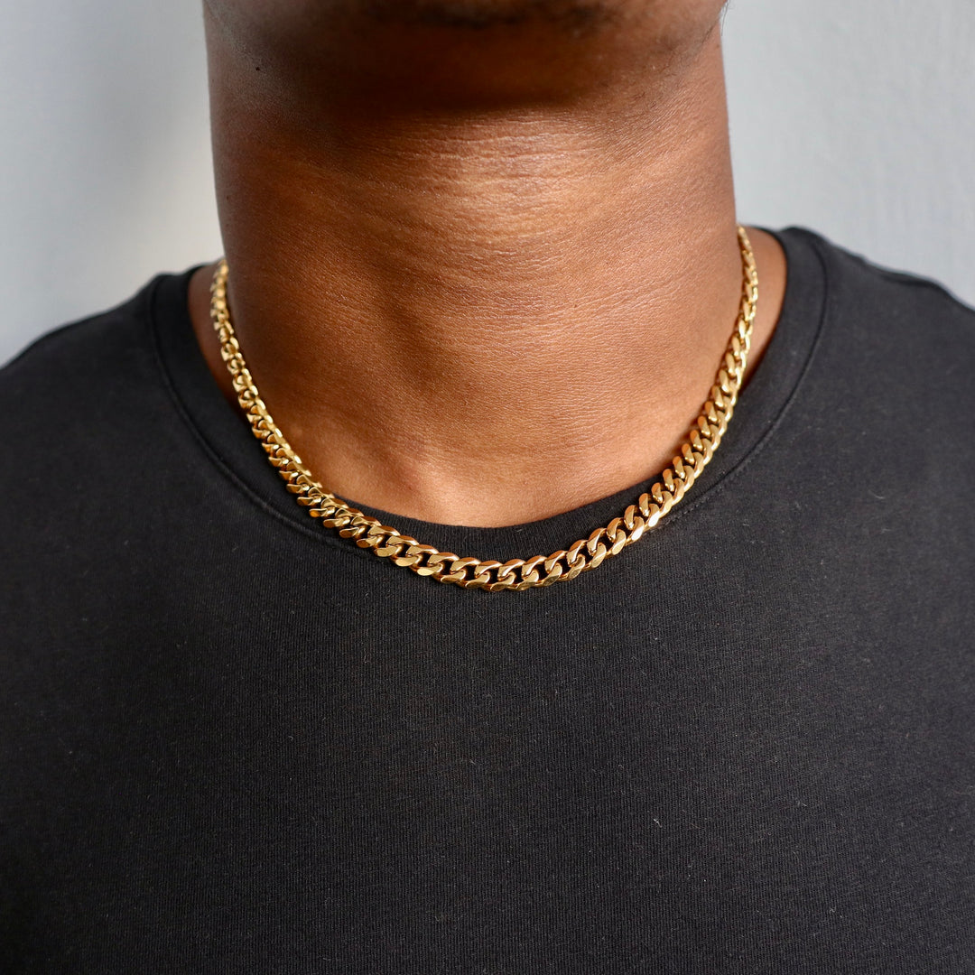 Model Wears The Miami Cuban Link Chain - Gold (7mm) - 45cm