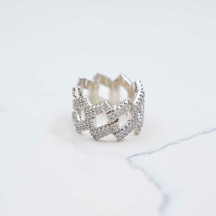 Prong Link Ring - White Gold on White Marble