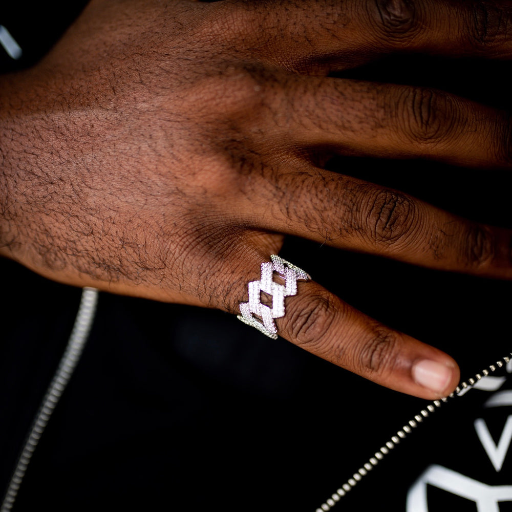 Model Wears The Prong Link Ring - White Gold