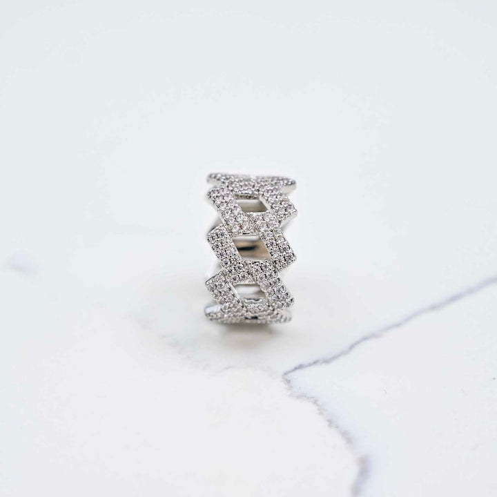 Prong Link Ring - White Gold on White Marble